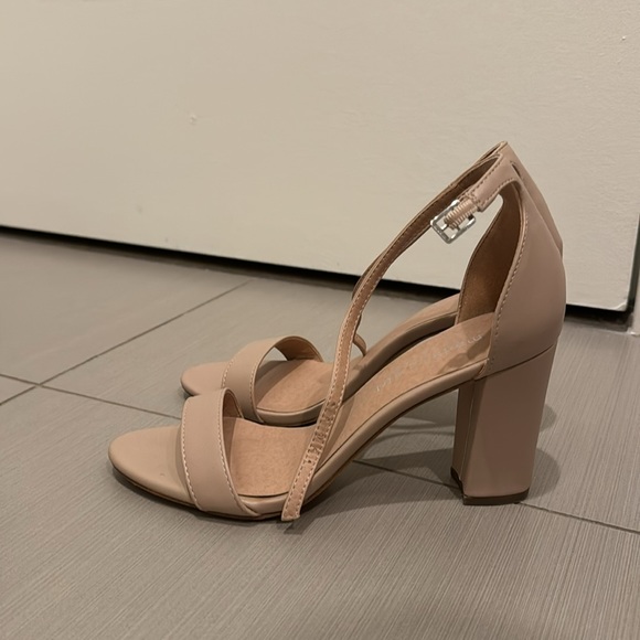 High heels - Picture 2 of 3